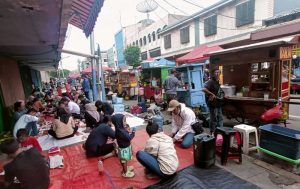 Read more about the article Memanusiakan Pedagang Kaki Lima